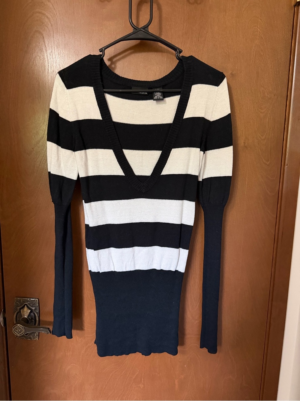 Striped V-Neck Long Sleeve Sweater — Black & White